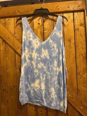 Tie-dye Boho lightweight knit tank size large new with tag V neck